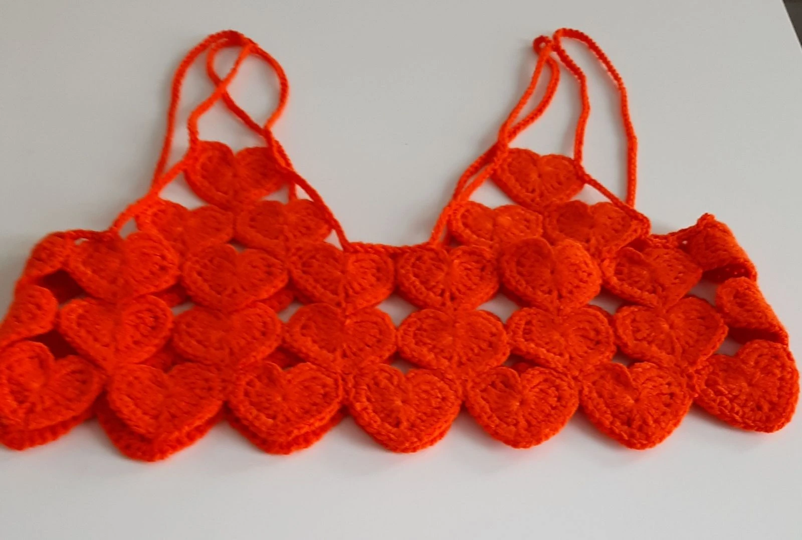 Un top corto de verano con corazones en talla – photo 3